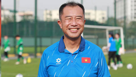 Simone Inzaghi celebrating with his Inter Milan players after beating Barcelona.